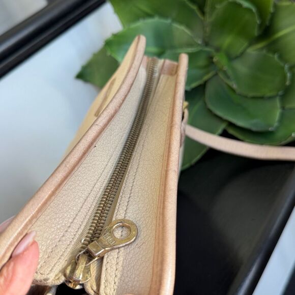 Dooney & Bourke Vintage buckle ziptop satchel oatmeal Leather Crossbody Shoulder - Picture 7 of 14